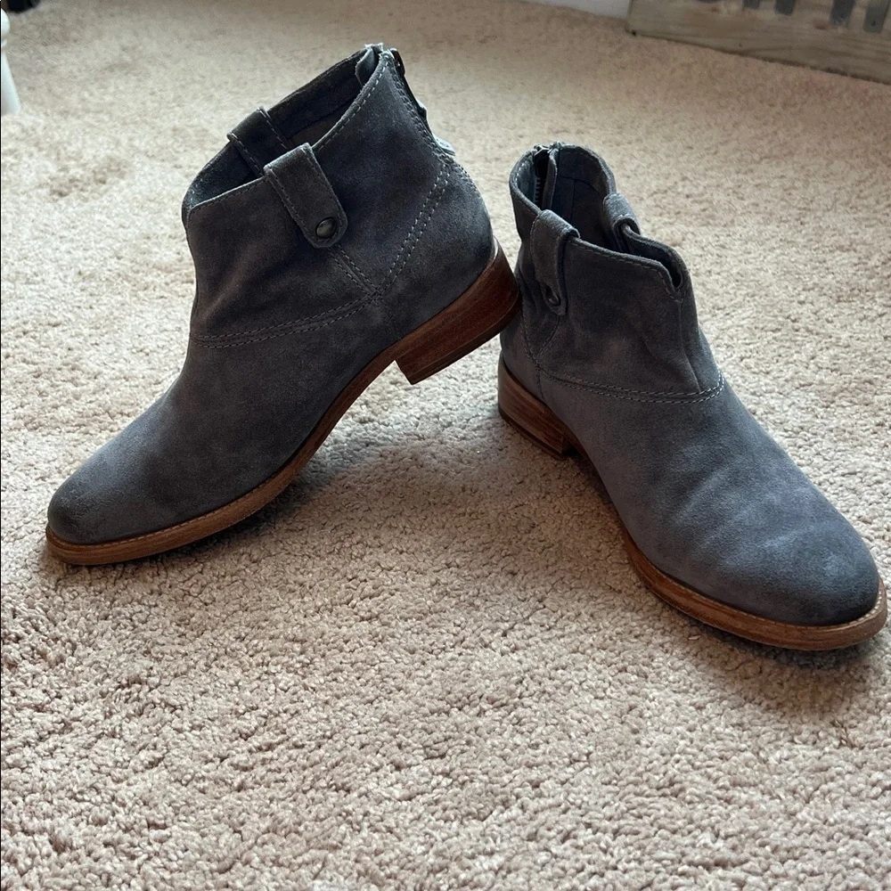 Johnston & Murphy Suede Stitched Bootie